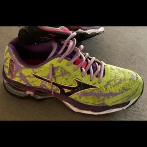 Women’s MIZUNO WAVE 16 Running Shoes MINT 8.5